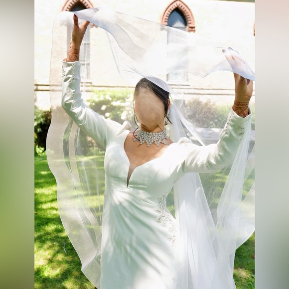 One of a kind wedding dress - worn only a couple hours - Picture 8 of 8